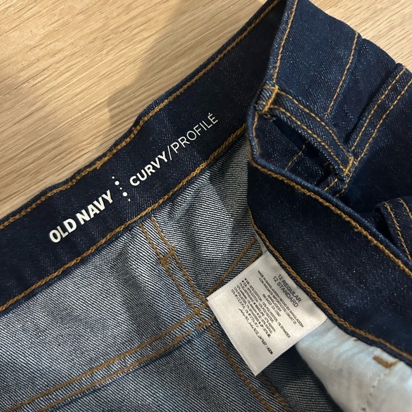 Old navy curvy profile Jean shorts - Picture 6 of 6